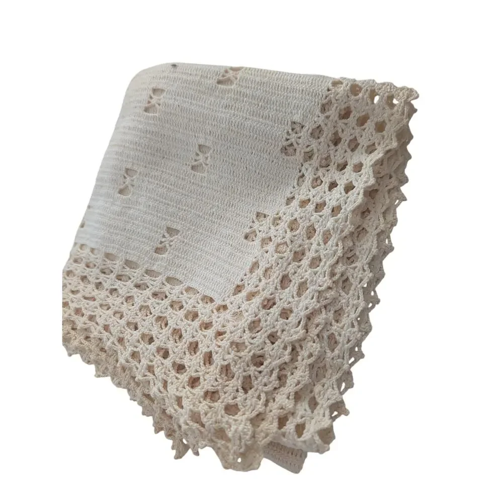 VINTAGE CREAM COTTON GEOMETRIC CROCHETED SMALL TABLECLOTH, W/ BONUS: 6 DOILIES!